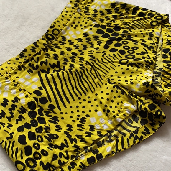 Vans Off the Wall | Reflektor Animal Print Shorts (M) - Picture 3 of 13